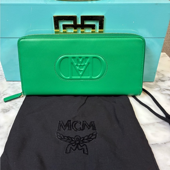 MCM Green Long Zippy Wallet NEW - Picture 1 of 9